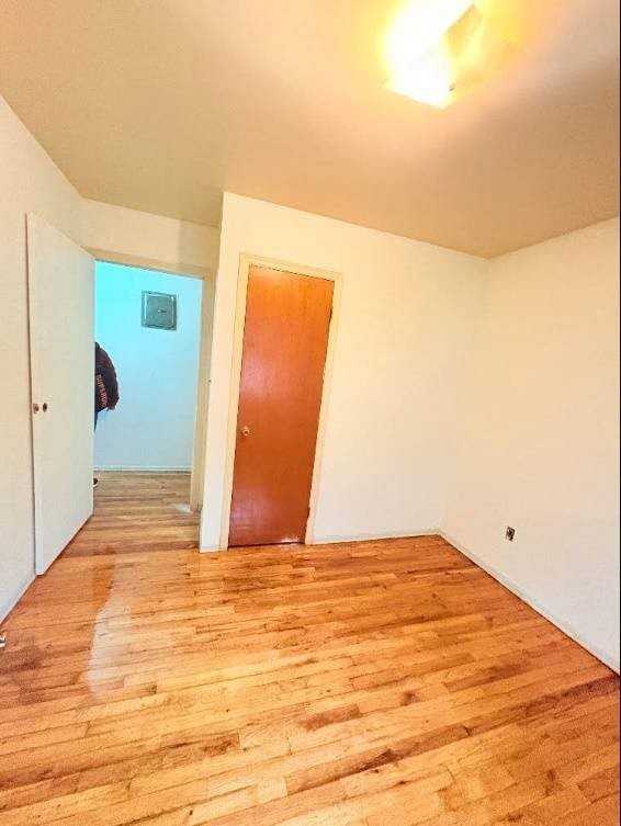 4533 160th St #3TOP3rdFL - Photo 5 of 9