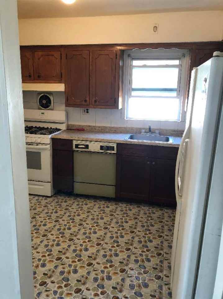 4533 160th St #3TOP3rdFL - Photo 6 of 9