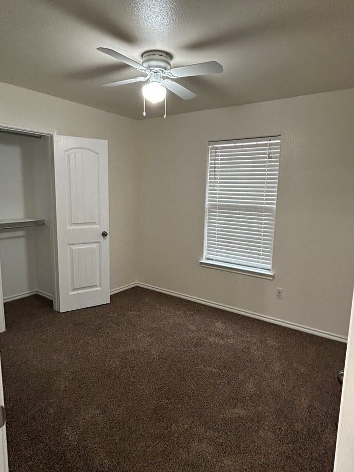 9404 Lamar Ave - Photo 6 of 9