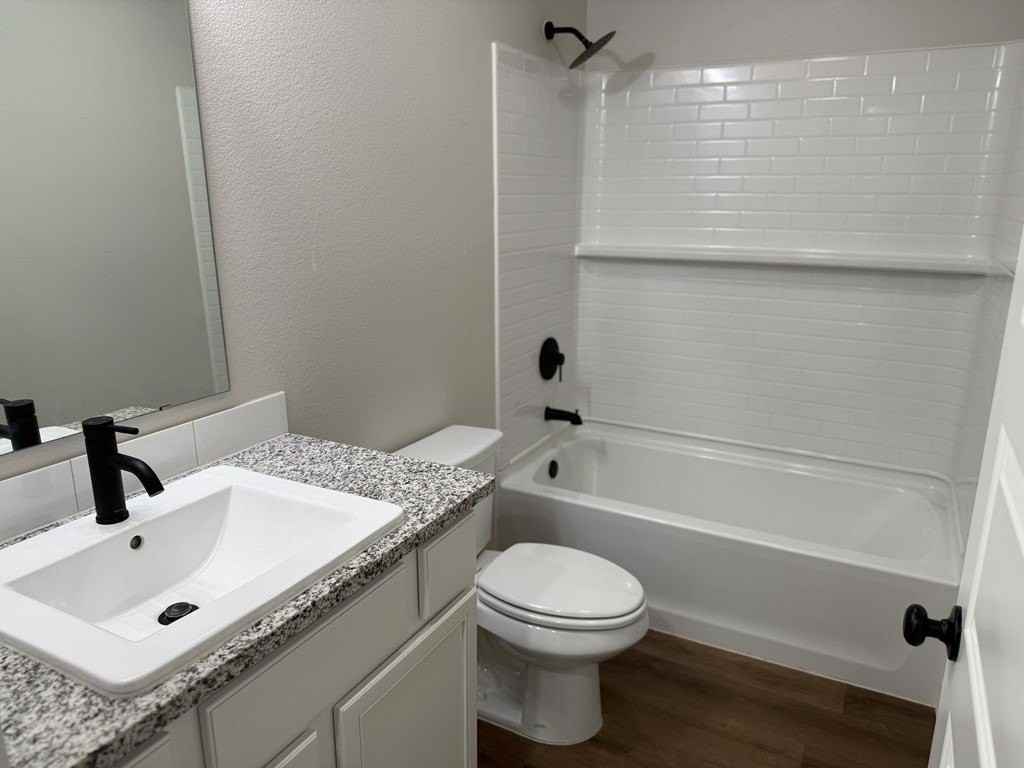 10307 Creek St - Photo 2 of 8