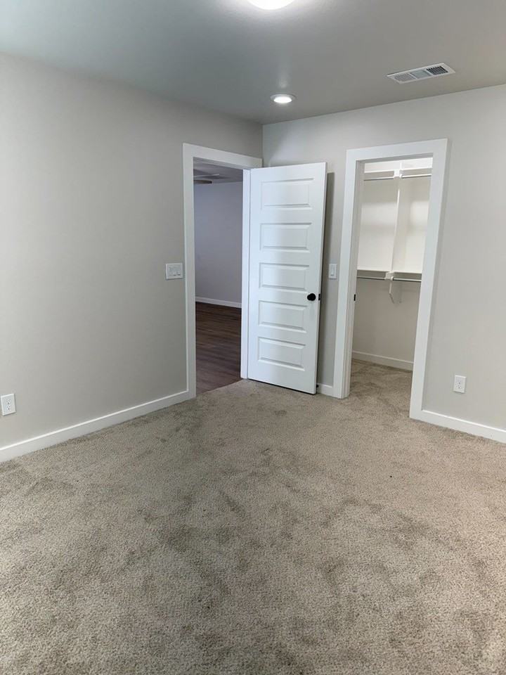 10307 Creek St - Photo 3 of 8