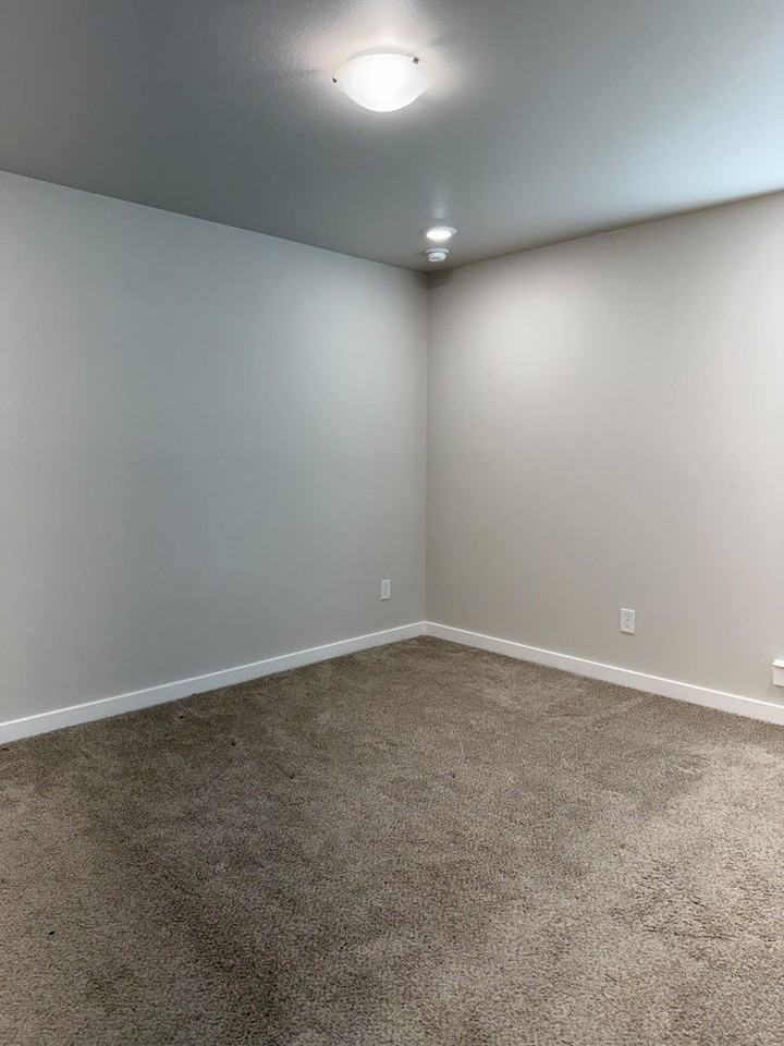 10307 Creek St - Photo 4 of 8