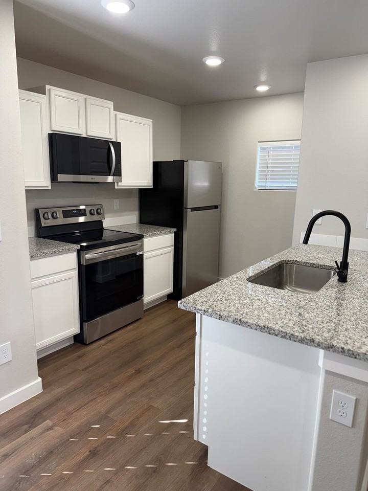 10307 Creek St - Photo 5 of 8