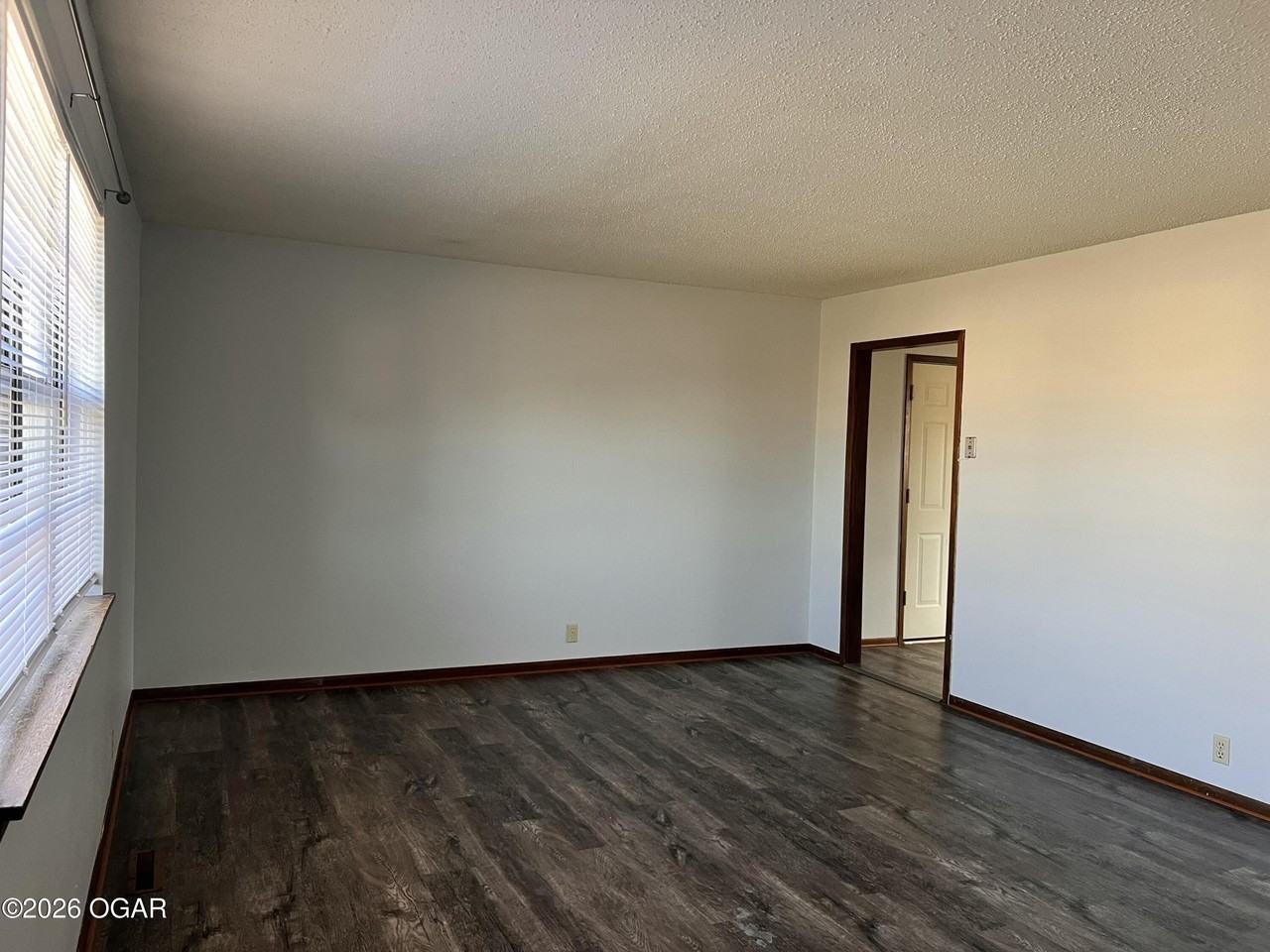 3329 Hawthorn Dr - Photo 2 of 12