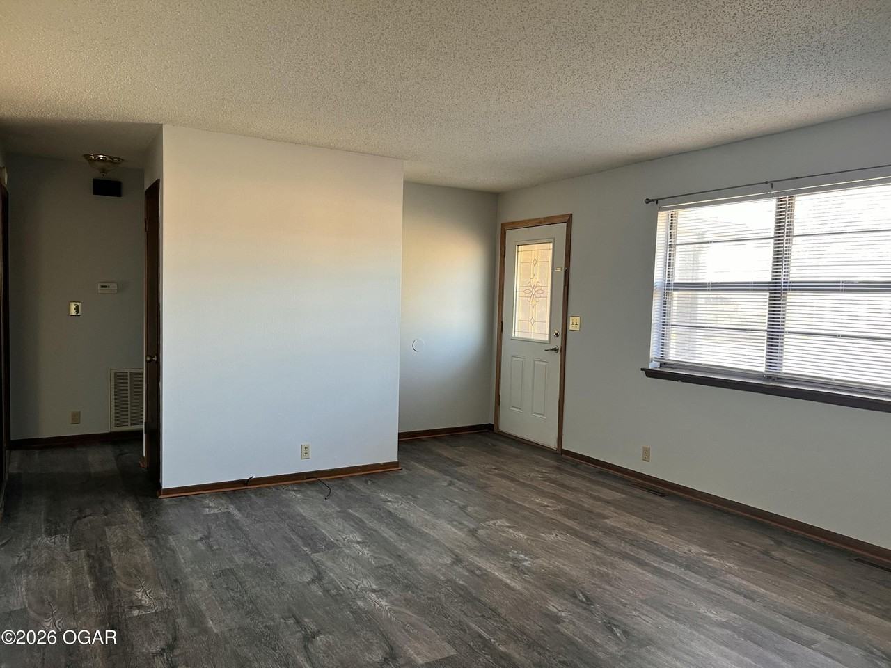 3329 Hawthorn Dr - Photo 3 of 12