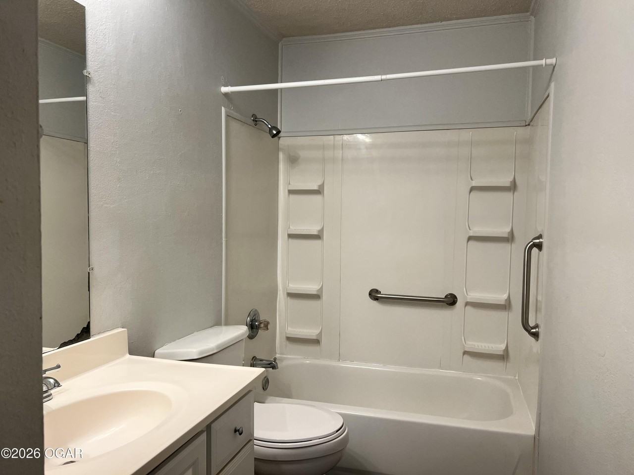 3329 Hawthorn Dr - Photo 4 of 12