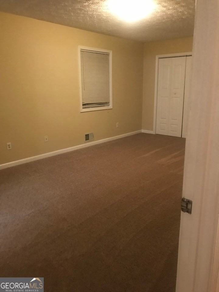 218 Benton Flds - Photo 5 of 12