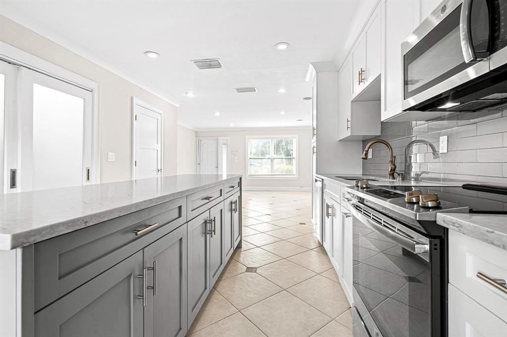 1917 Ne 3rd St #113 - Photo 3 of 38