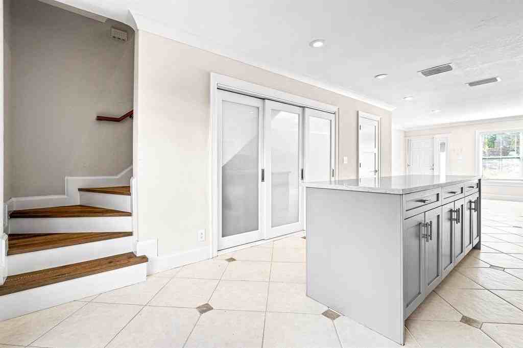 1917 Ne 3rd St #113 - Photo 4 of 38