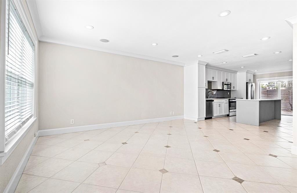 1917 Ne 3rd St #113 - Photo 7 of 38