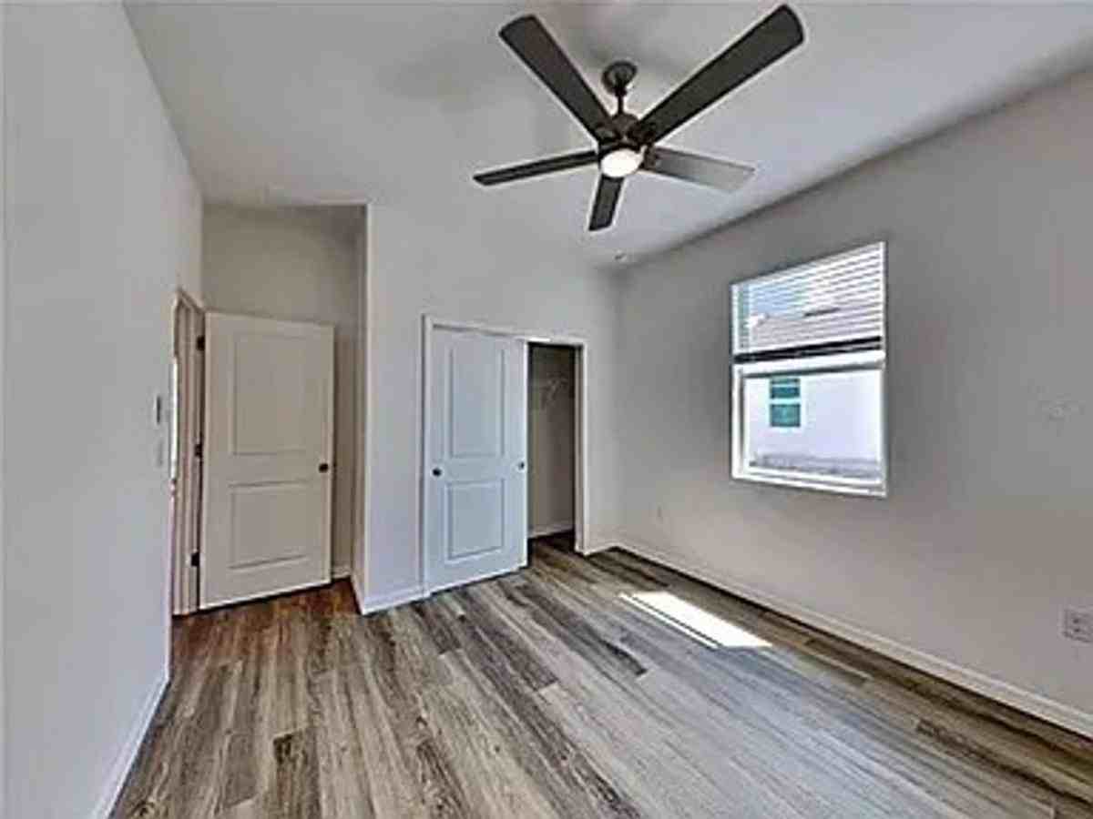 25126 Alcazar Dr - Photo 3 of 10