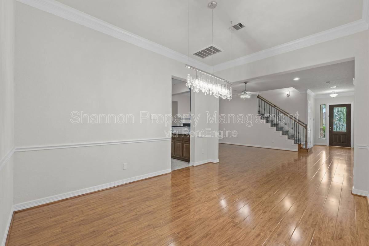 2919 Royal Oaks Grv - Photo 4 of 10