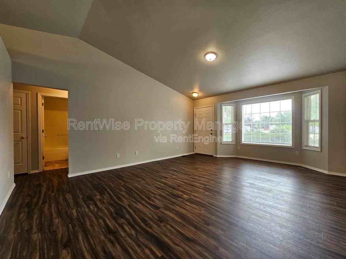 642 Togstad Ct - Photo 3 of 10