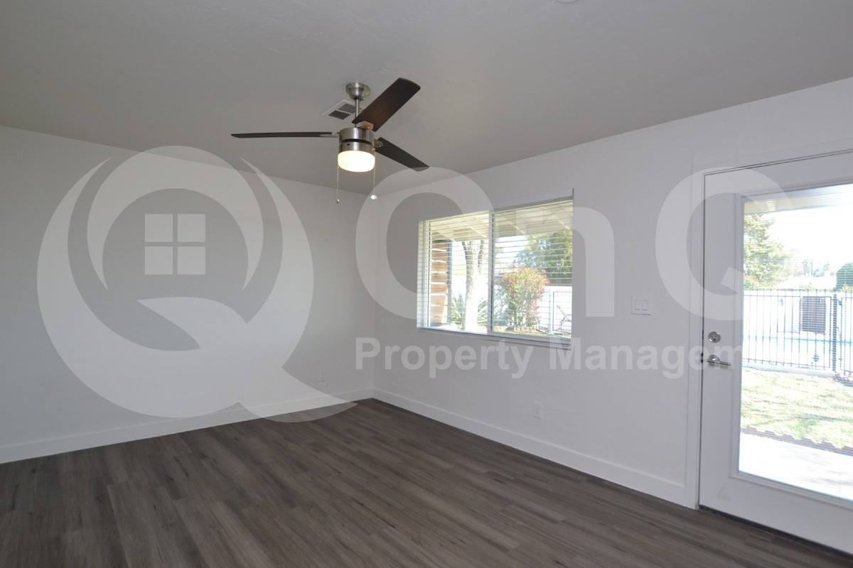 1202 E Kaler Dr #3 - Photo 4 of 9