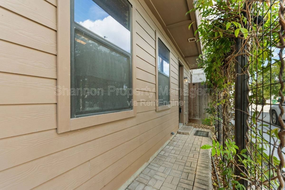 1420 Wilson St - Photo 3 of 10