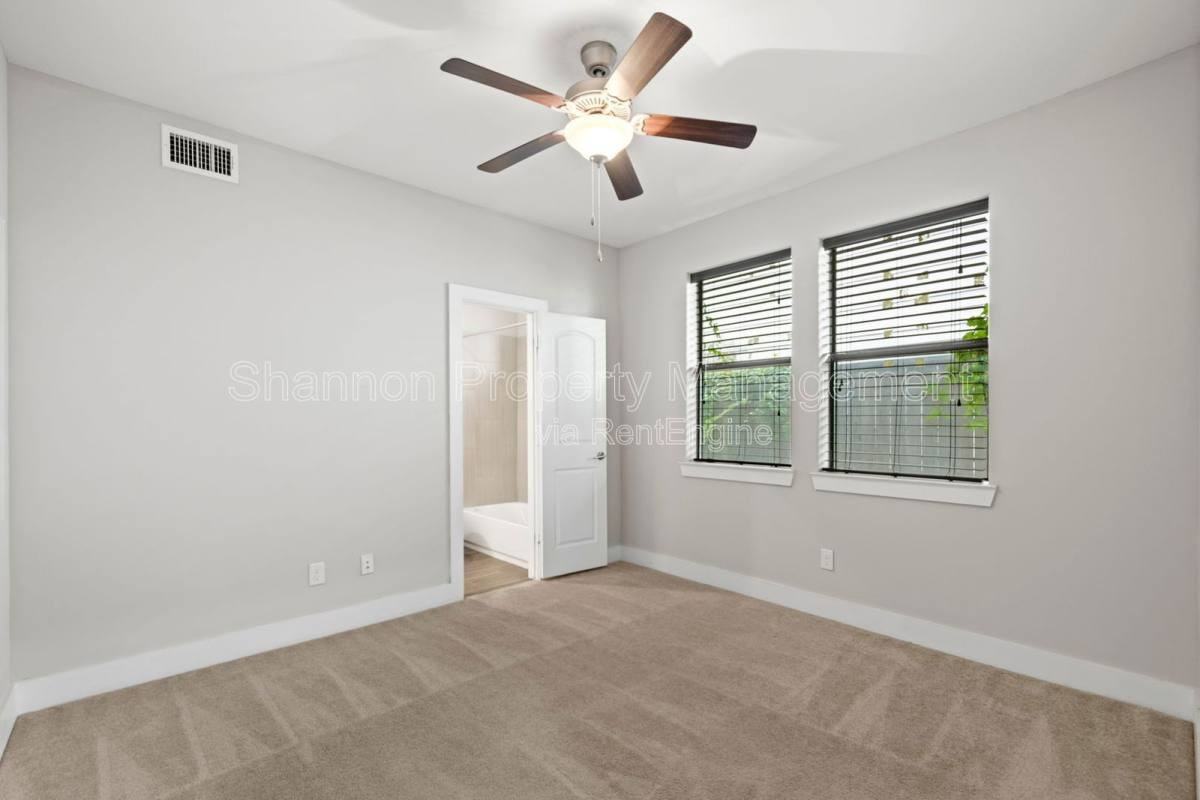 1420 Wilson St - Photo 5 of 10