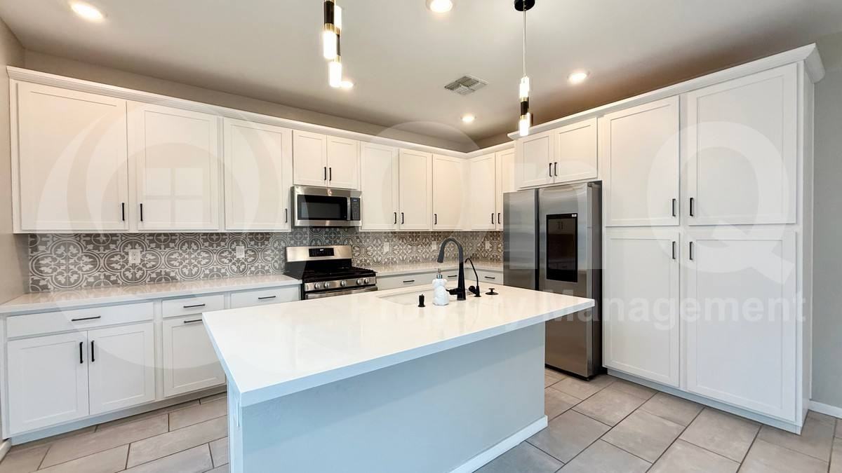 4839 S Ferric - Photo 3 of 10