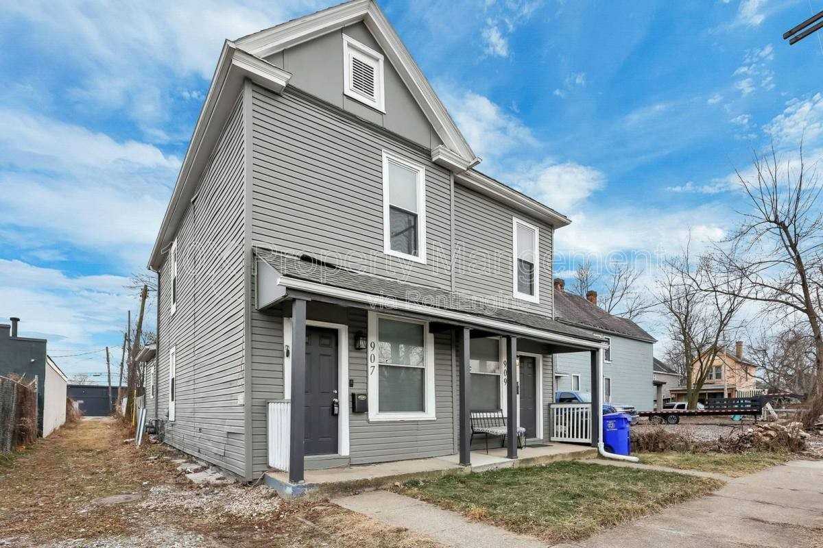 907 Scott St - Photo 3 of 10