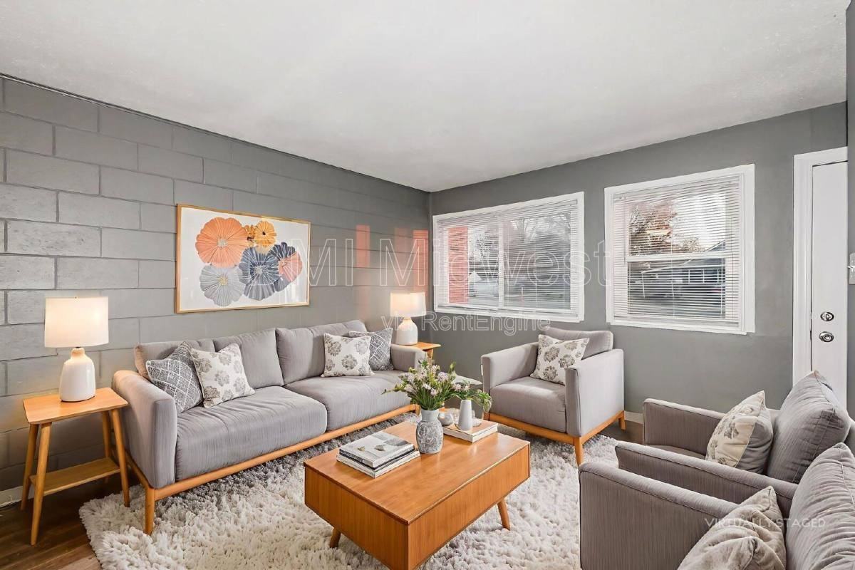 6062 E 16th St - Photo 2 of 10