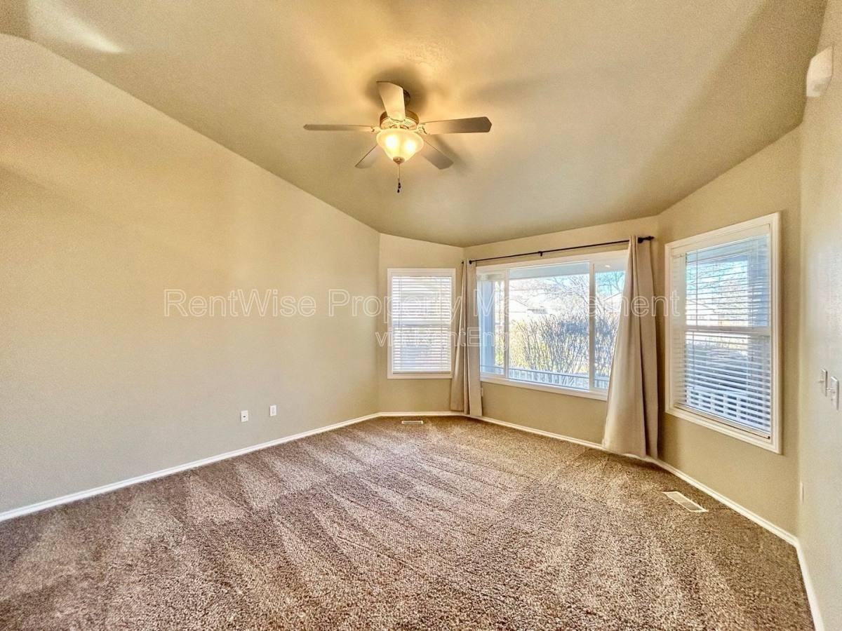 10829 Cloudless St - Photo 3 of 10