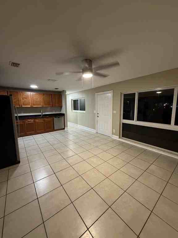 31 Ne 56th St - Photo 2 of 9