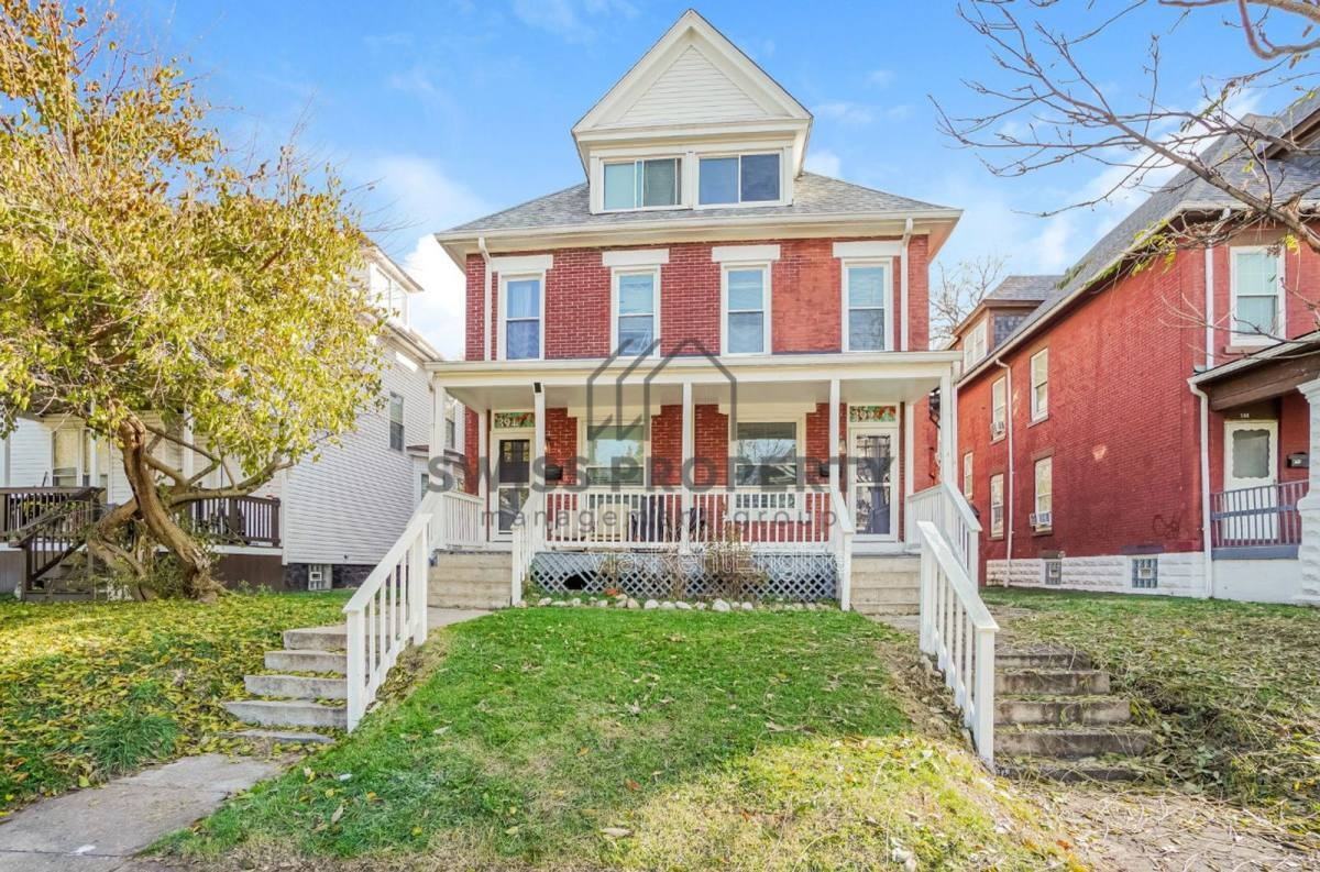 392 N Garfield Ave - Photo 2 of 10