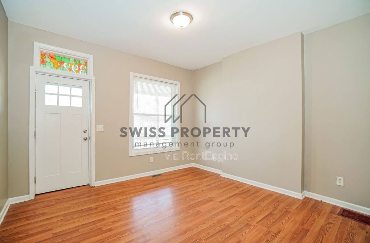 392 N Garfield Ave - Photo 3 of 10