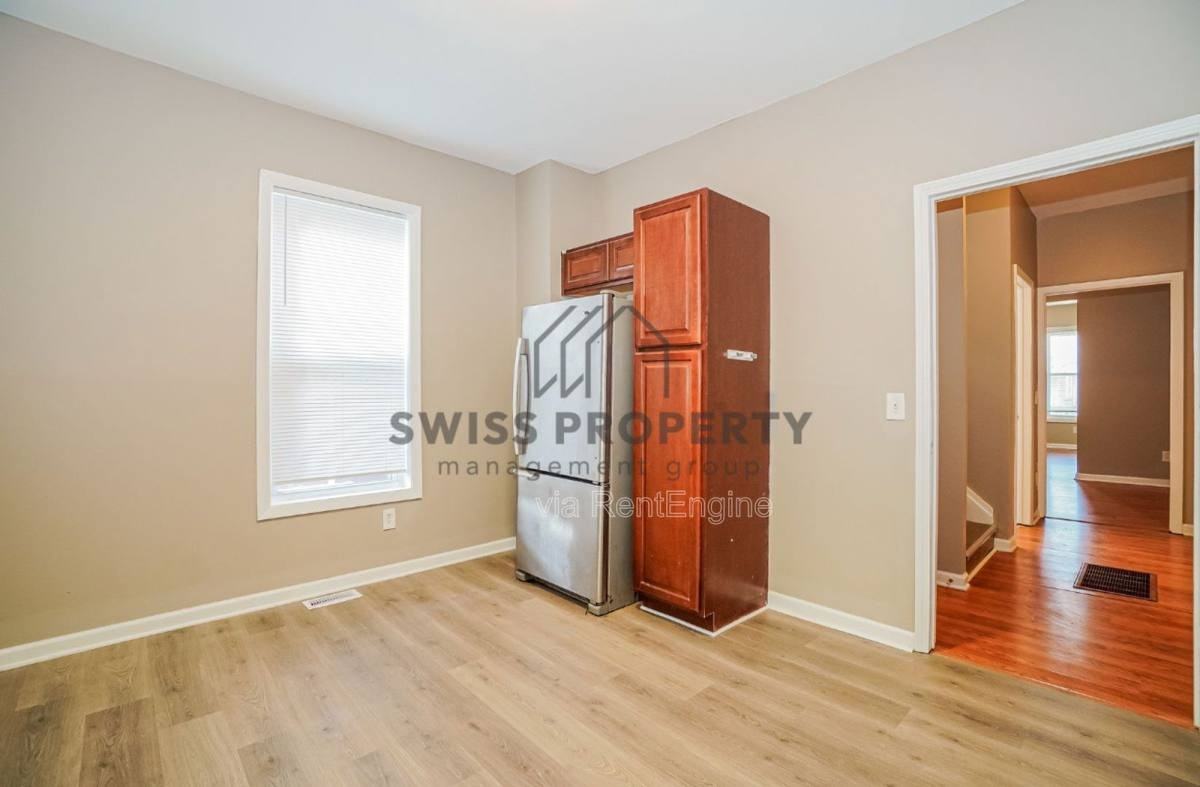 392 N Garfield Ave - Photo 6 of 10