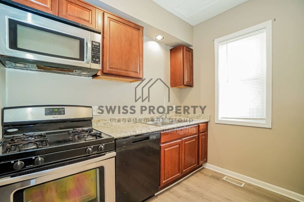 392 N Garfield Ave - Photo 7 of 10