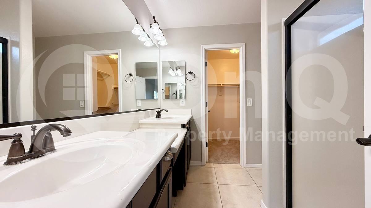 3543 E Wayland Dr - Photo 3 of 10