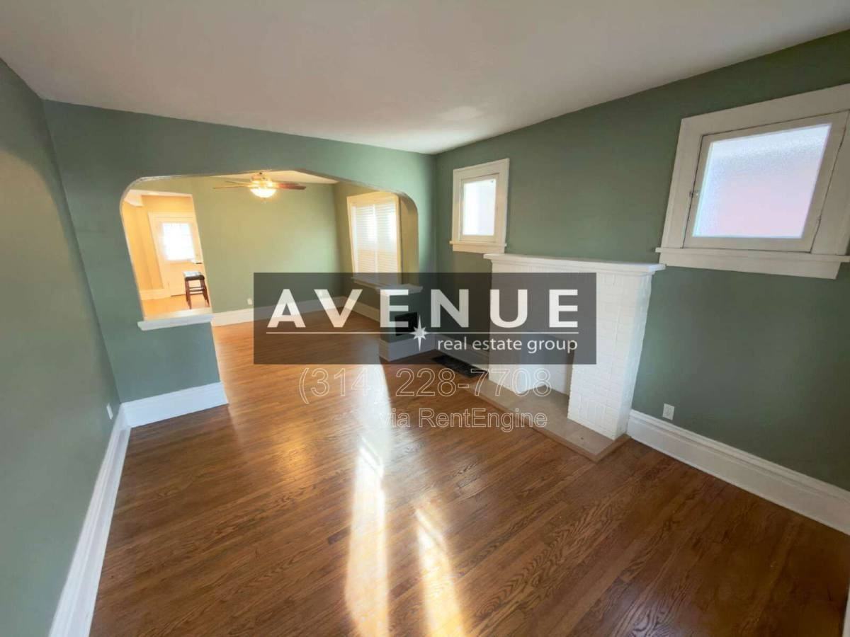4938 Walsh St - Photo 2 of 10
