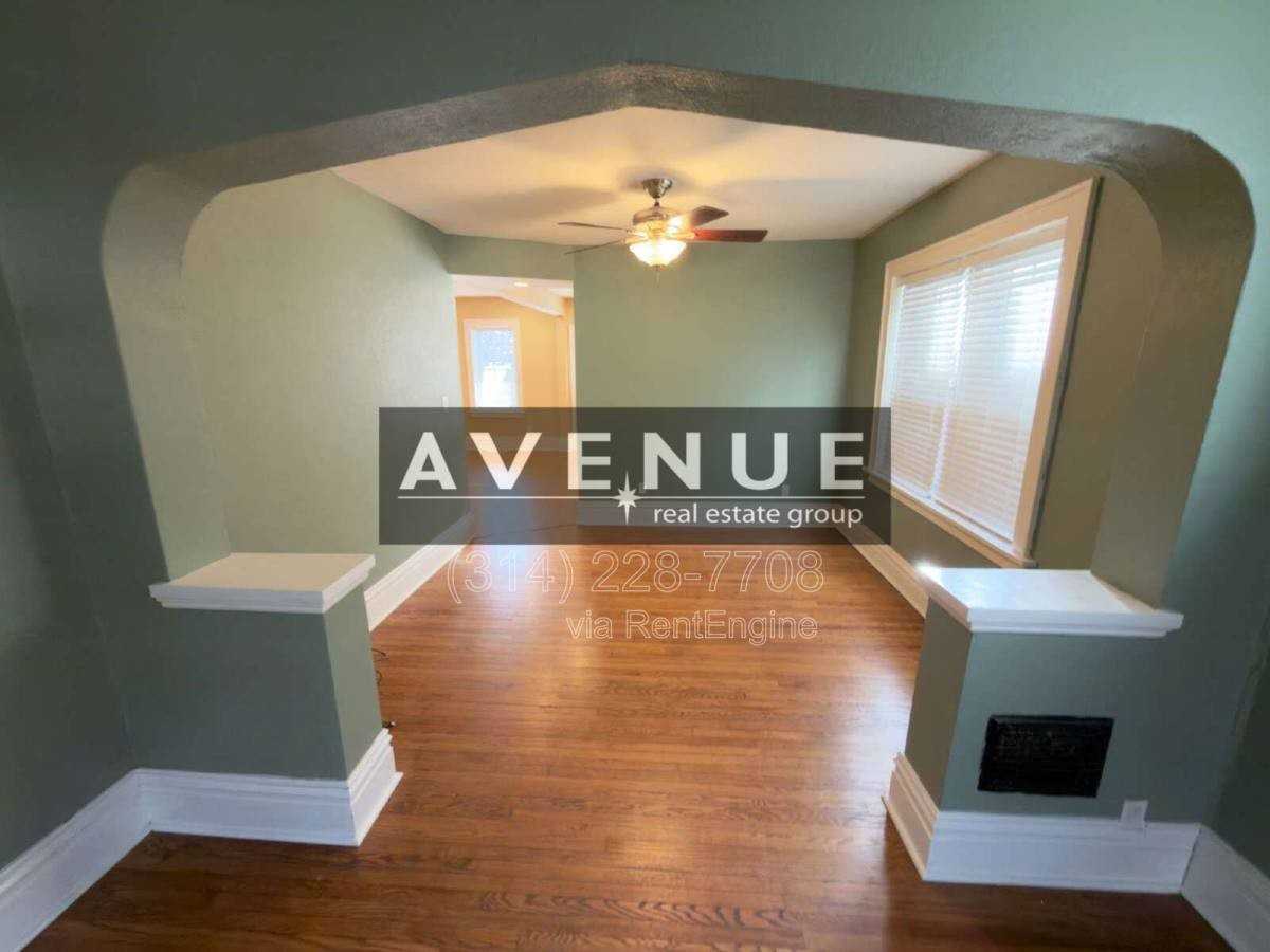 4938 Walsh St - Photo 3 of 10