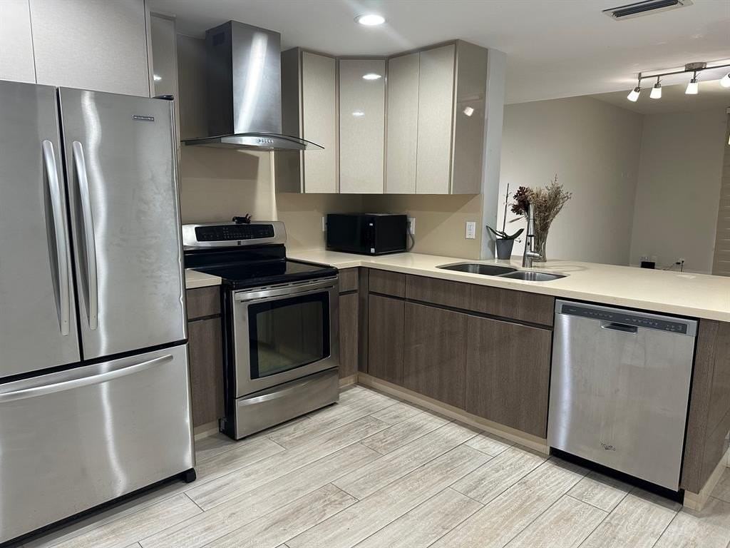 1394 Barcelona Way - Photo 2 of 23