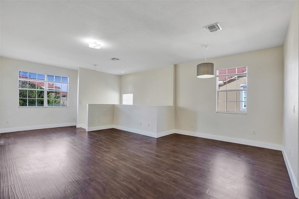 9075 Plymouth Pl - Photo 7 of 31