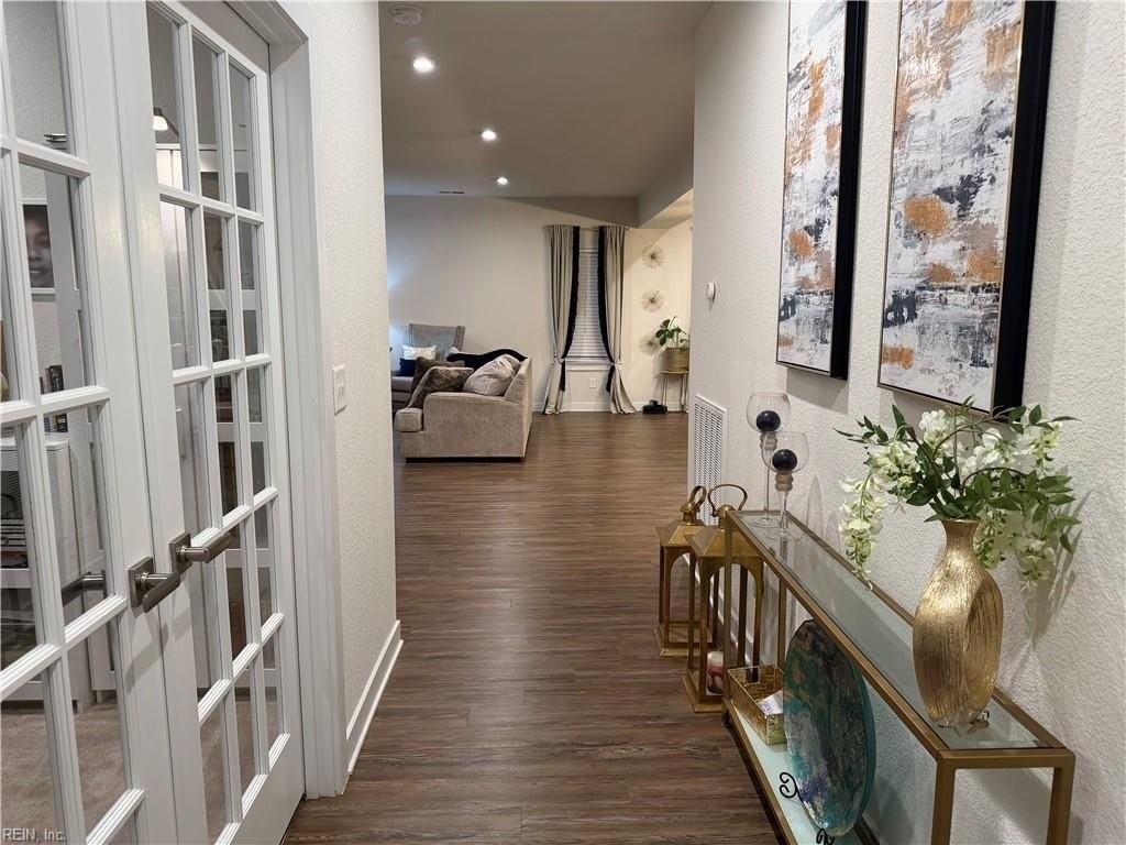 100 Republic Ln - Photo 3 of 9