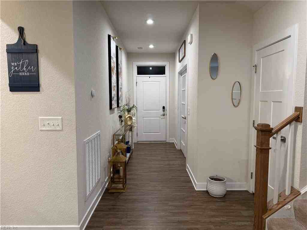 100 Republic Ln - Photo 4 of 9