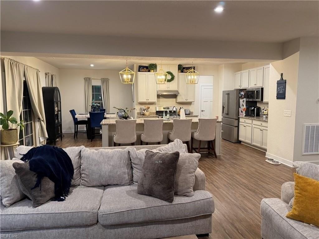 100 Republic Ln - Photo 5 of 9