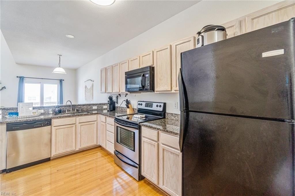 1016 Hillside Ave #A - Photo 5 of 40