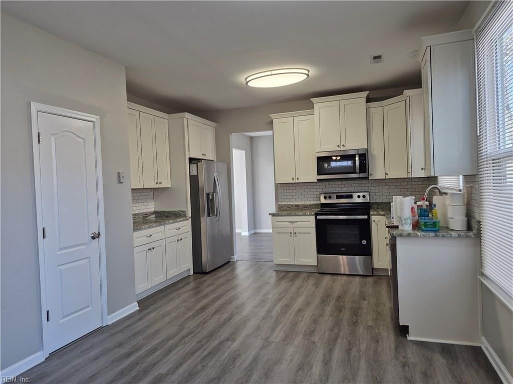 3888 Donnington Dr - Photo 5 of 26