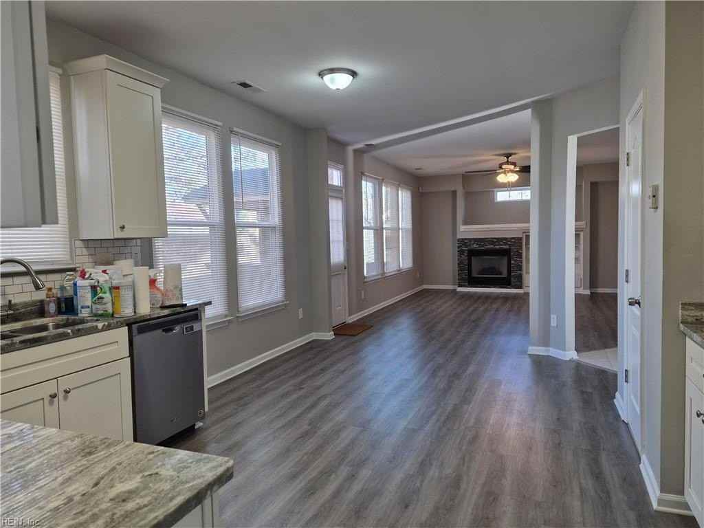 3888 Donnington Dr - Photo 6 of 26