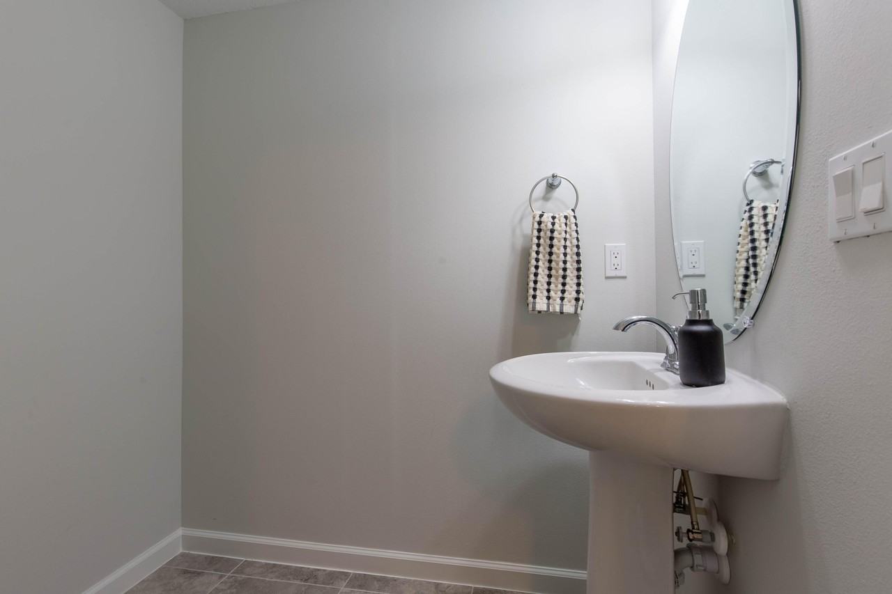 16401 Millenium Ct - Photo 6 of 28