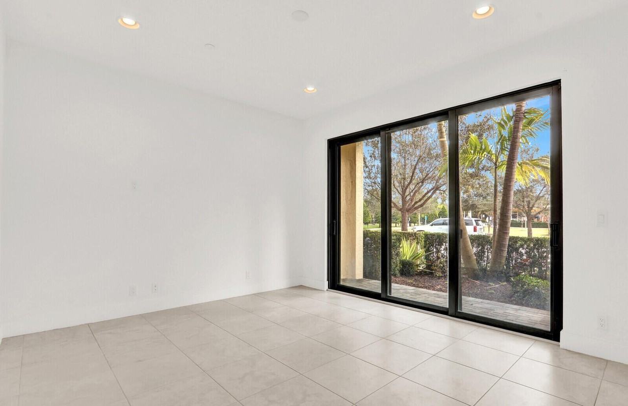 5161 Beckman Ter - Photo 4 of 44