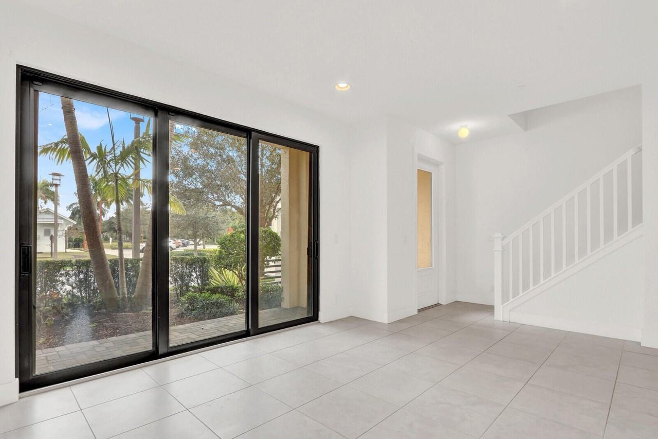 5161 Beckman Ter - Photo 5 of 44