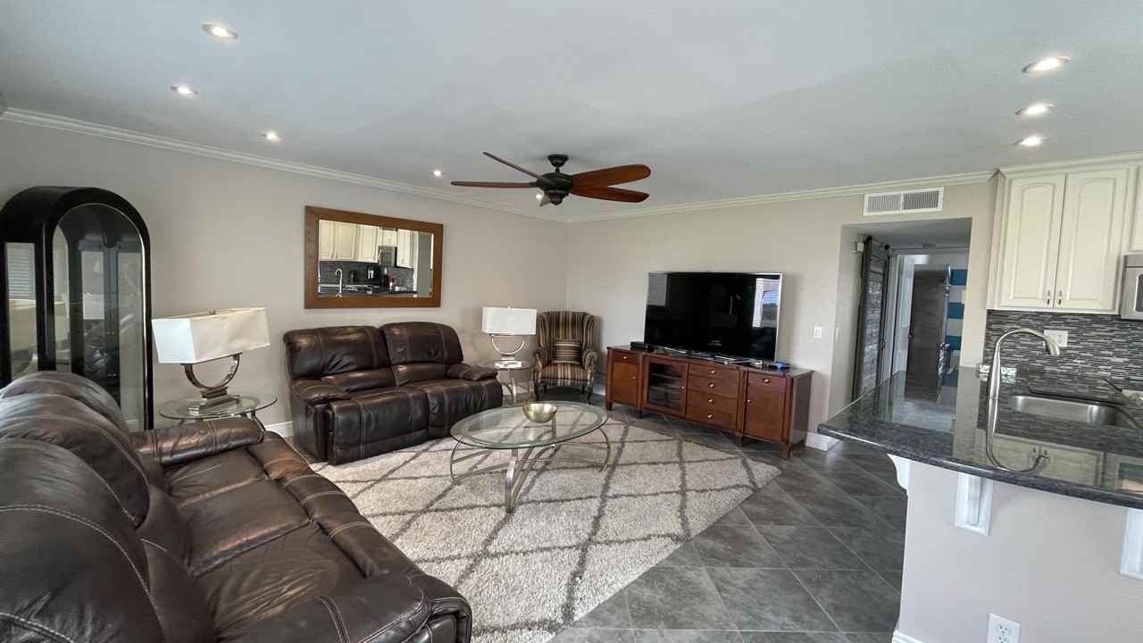 510 Flanders K - Photo 5 of 39