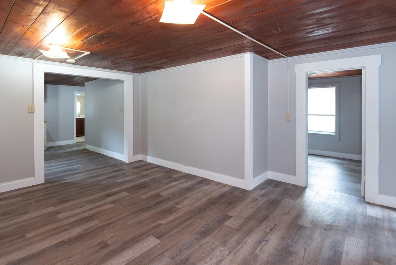 526 22nd St - Photo 2 of 10