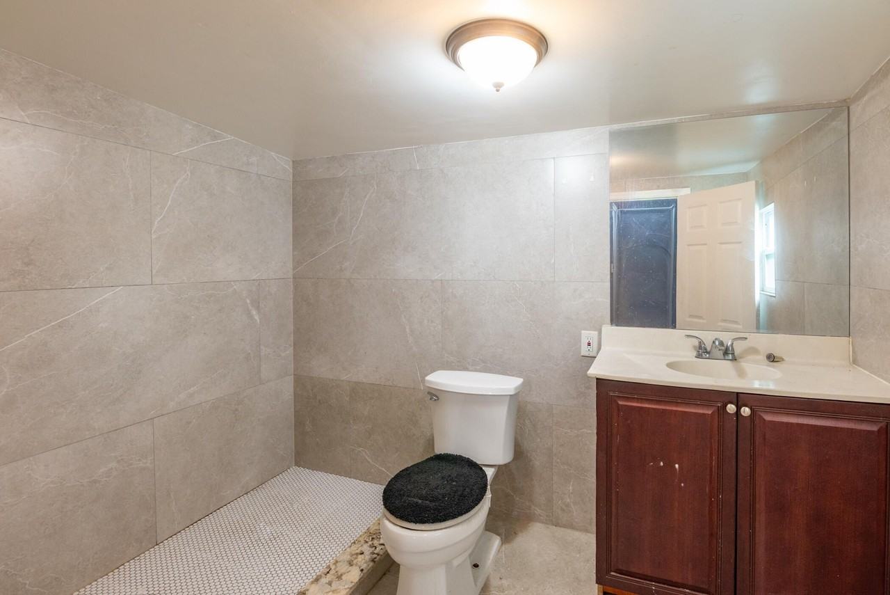 526 22nd St - Photo 6 of 10