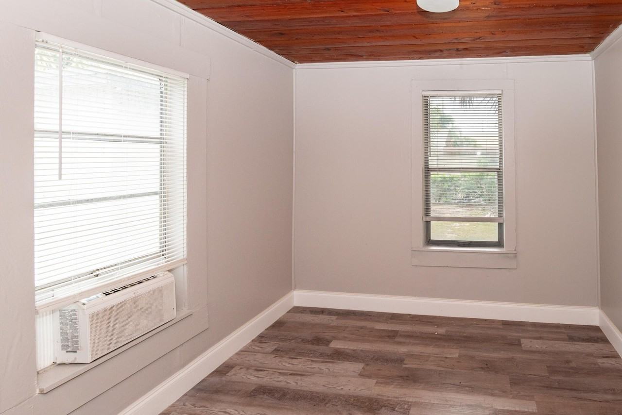 526 22nd St - Photo 7 of 10