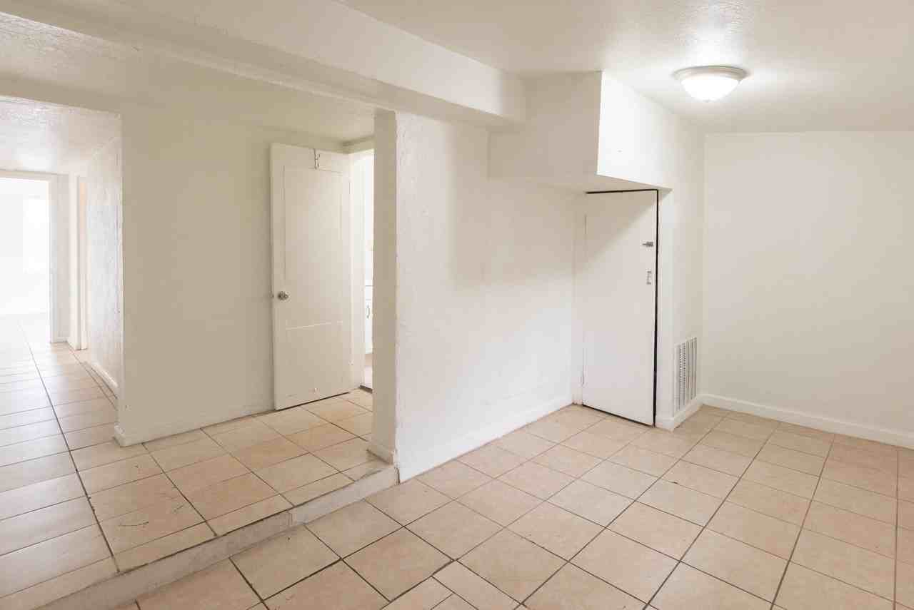 1104 22nd St #C - Photo 4 of 16