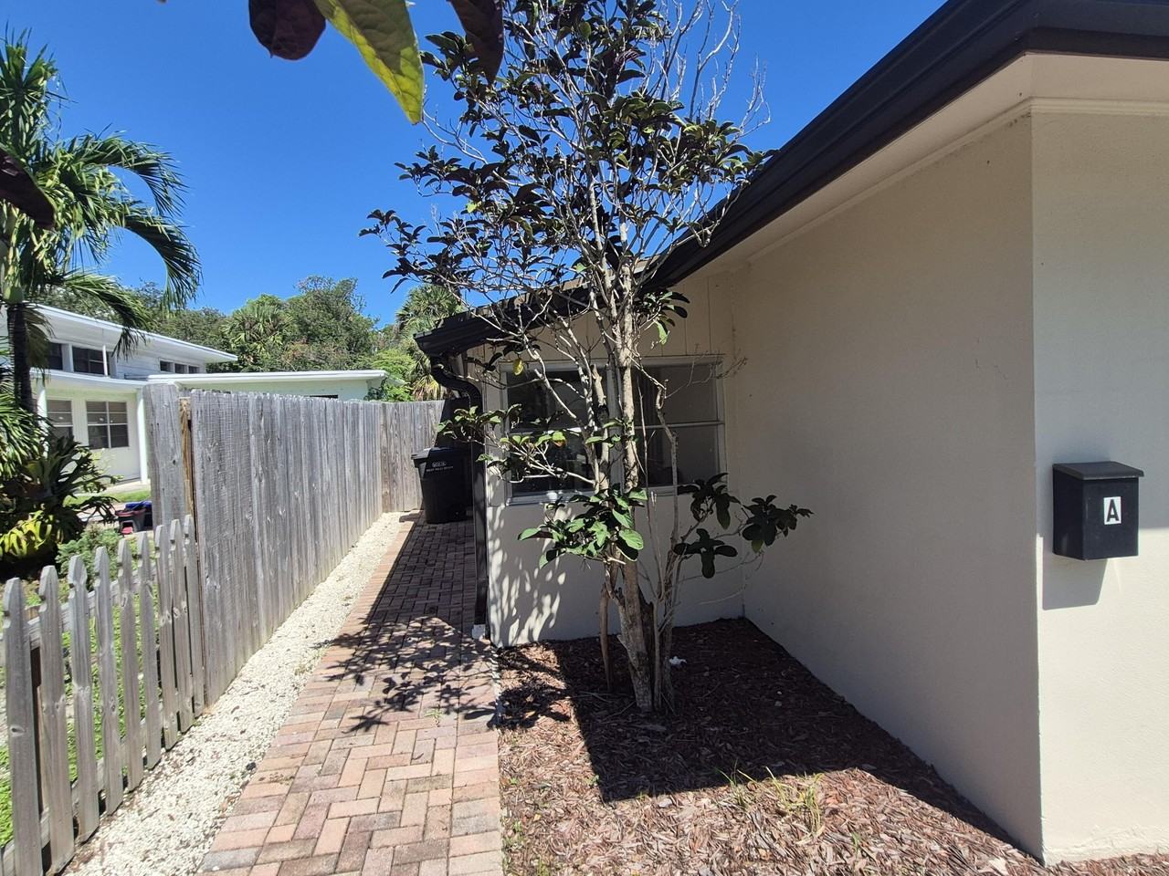 515 49th St #A - Photo 7 of 7