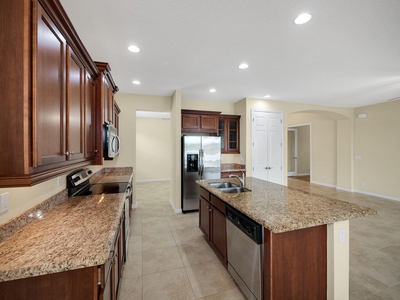 12190 Sw Bennington Cir - Photo 6 of 24